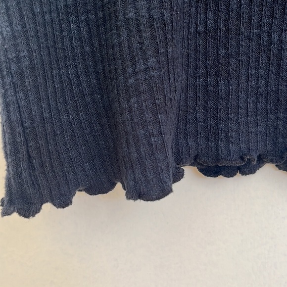 abercrombie black lettuce edge top - Picture 3 of 4